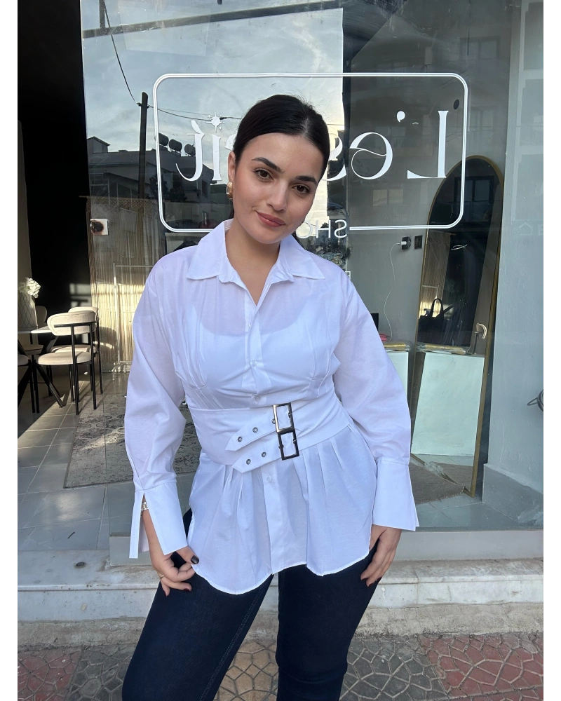 Kemer Detaylı Beyaz Gömlek