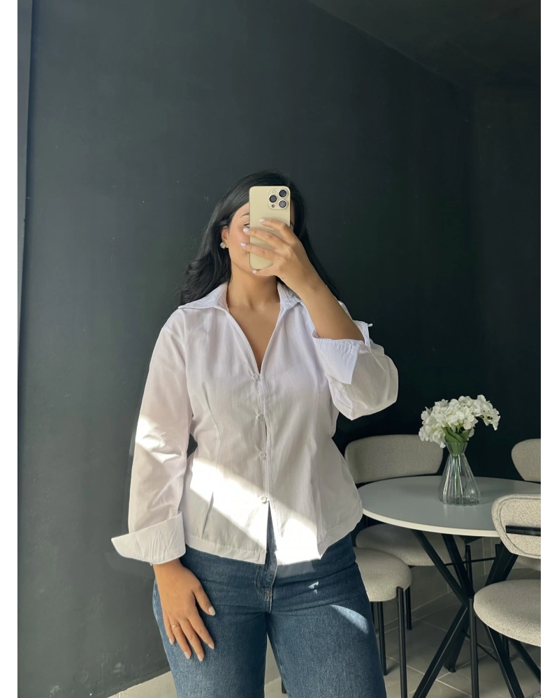 Arkadan Bağlamalı Beyaz Gömlek