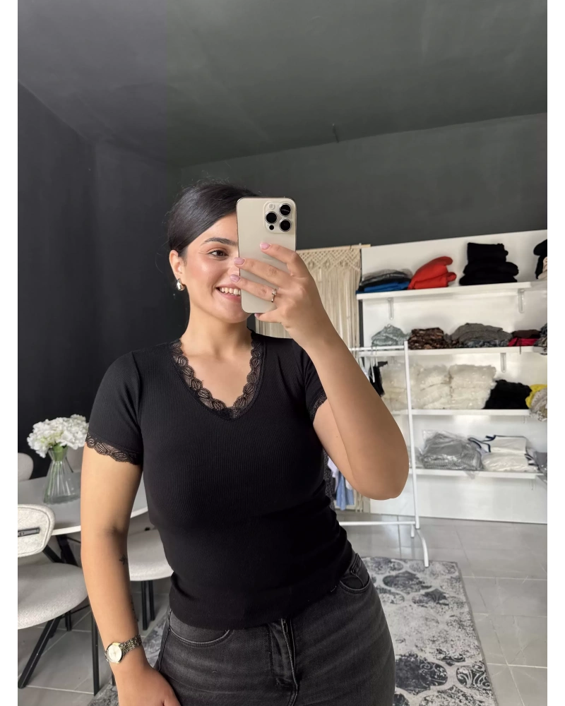 DANTELLİ SİYAH TİŞÖRT