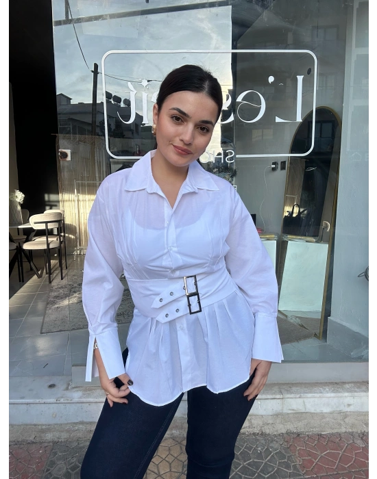 Kemer Detaylı Beyaz Gömlek