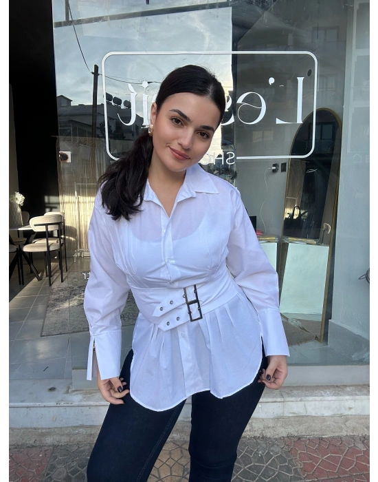 Kemer Detaylı Beyaz Gömlek