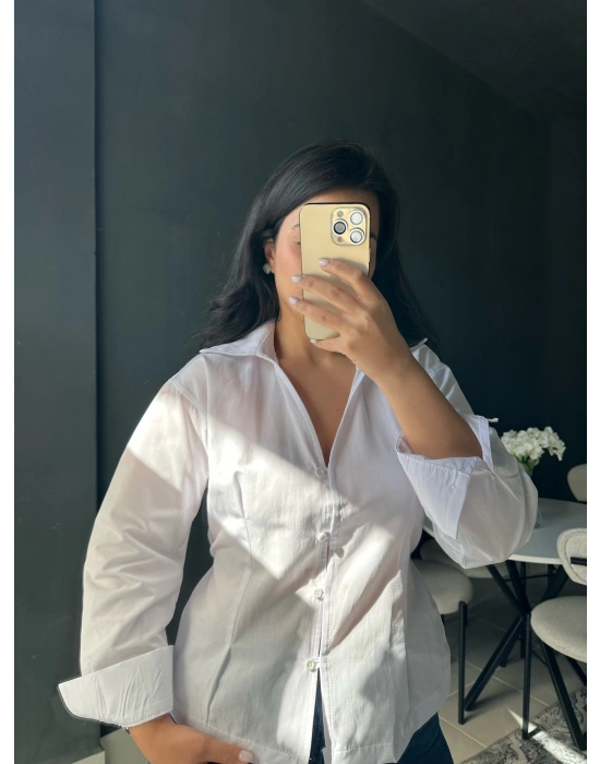 Arkadan Bağlamalı Beyaz Gömlek