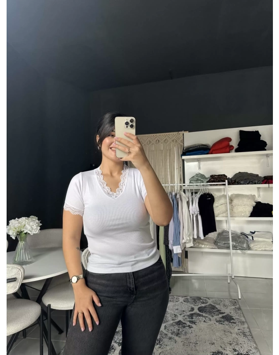 DANTELLİ BEYAZ TİŞÖRT