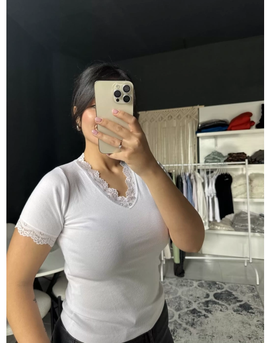 DANTELLİ BEYAZ TİŞÖRT