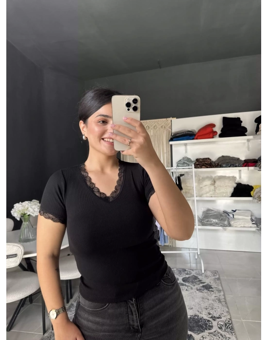 DANTELLİ SİYAH TİŞÖRT