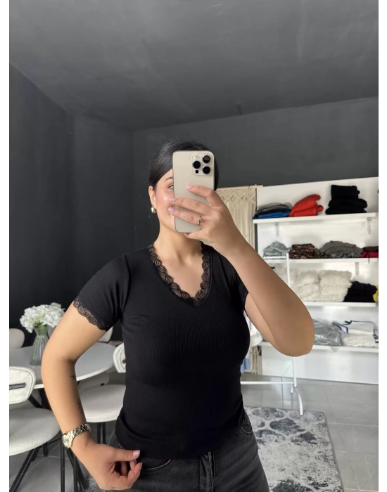 DANTELLİ SİYAH TİŞÖRT