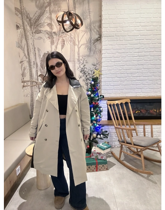 Deri Detaylı Krem Trençkot