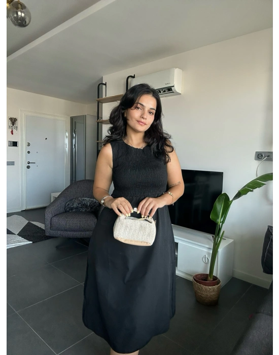 Kolsuz Siyah Midi Elbise