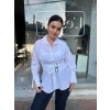 Kemer Detaylı Beyaz Gömlek