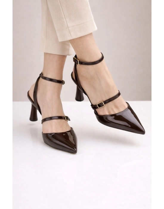 Kadın Rugan Sivri Burun Bilekten Bağlamalı İnce Bant Topuklu Ayakkabı