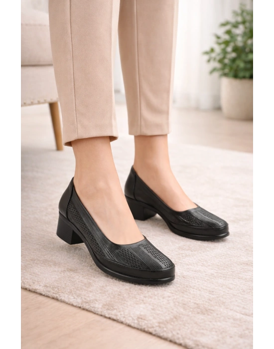 Kadın Siyah Düz Giy-Çık Kısa Topuk Ayakkabı