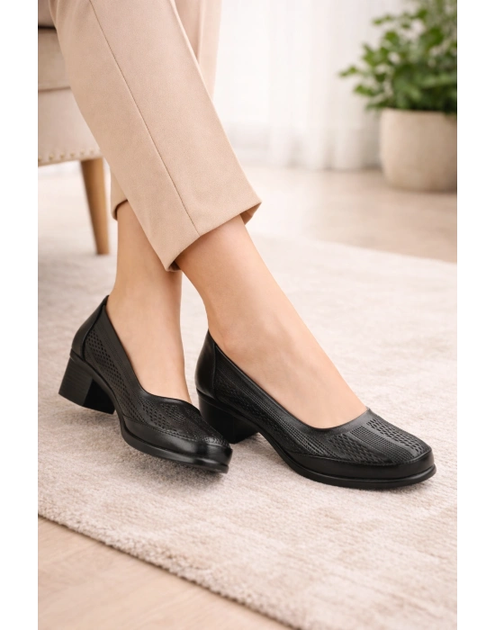 Kadın Siyah Düz Giy-Çık Kısa Topuk Ayakkabı