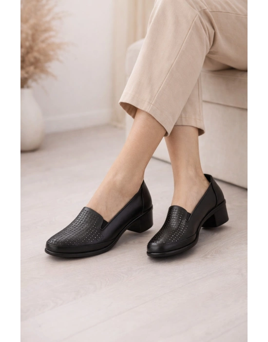 Kadın Siyah Düz Giy-Çık Kısa Topuk Ayakkabı