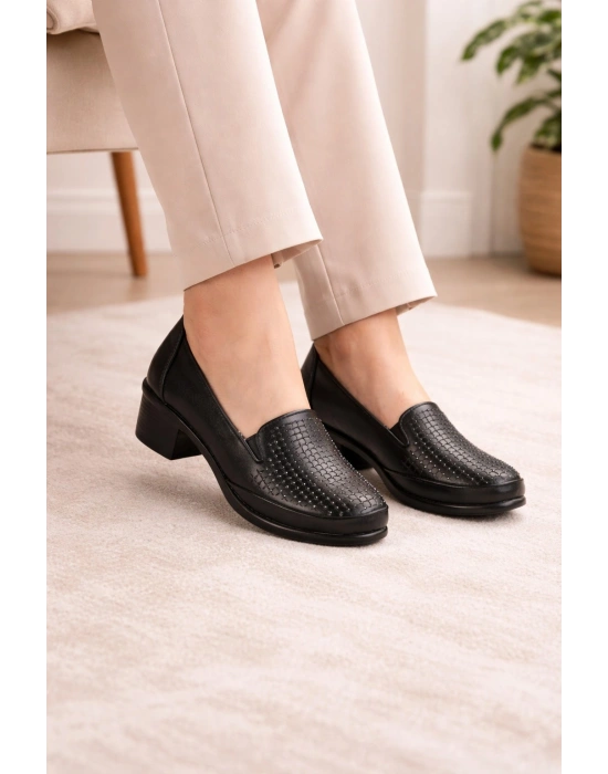 Kadın Siyah Düz Giy-Çık Kısa Topuk Ayakkabı