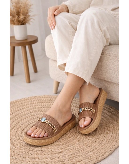 Nazar Boncuğu Detayıyla Işıldayan Yaz Terliği