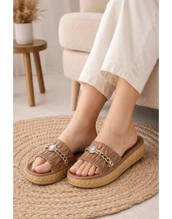 Nazar Boncuğu Detayıyla Işıldayan Yaz Terliği