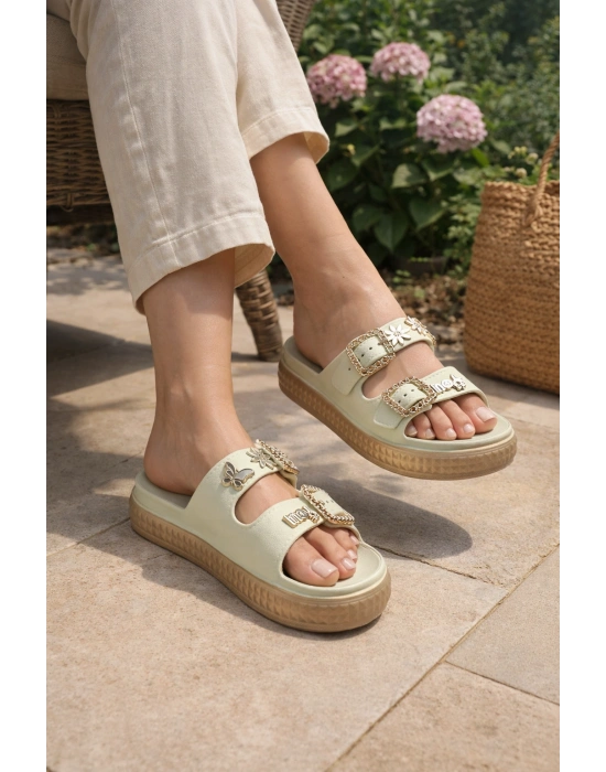 Premium Görünüm: Çiçek Detaylı Taşlı Tokalı Kadın Terlik