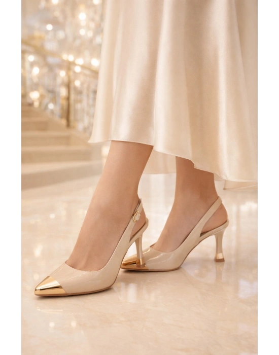 Kadın Sivri Burun Metal Detaylı İnce Topuk Tokalı Ayakkabı