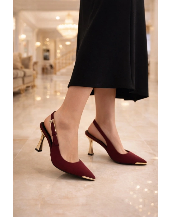 Kadın Altın Taş Burun Detaylı Topuklu Ayakkabı