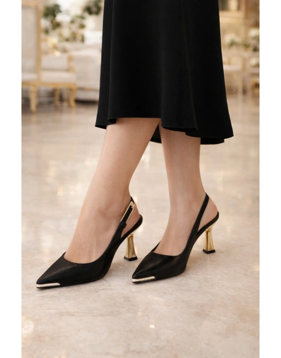 Kadın Altın Taş Burun Detaylı Topuklu Ayakkabı