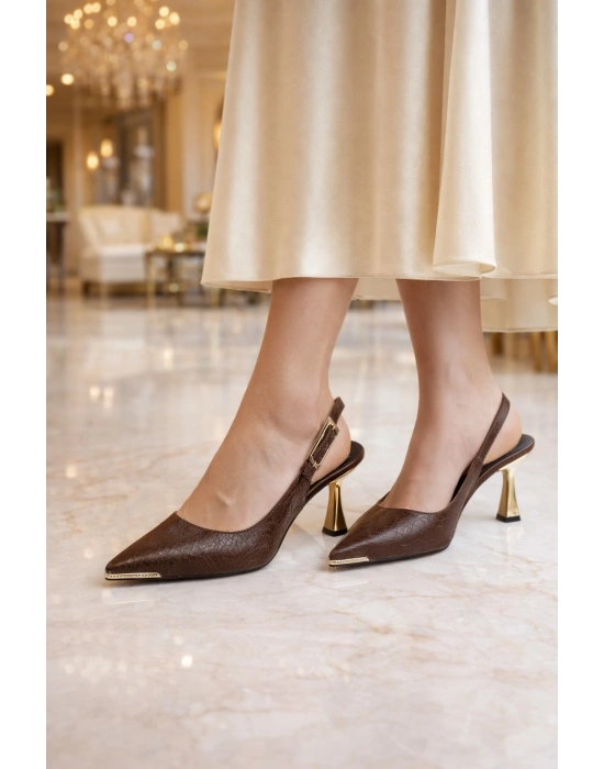 Kadın Altın Taş Burun Detaylı Topuklu Ayakkabı