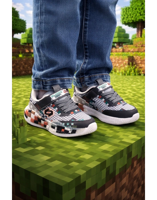 Erkek Çocuk Anarok Taban Spor Ayakkabı – Renkli Piksel Desenli, Rahat ve Kaymaz