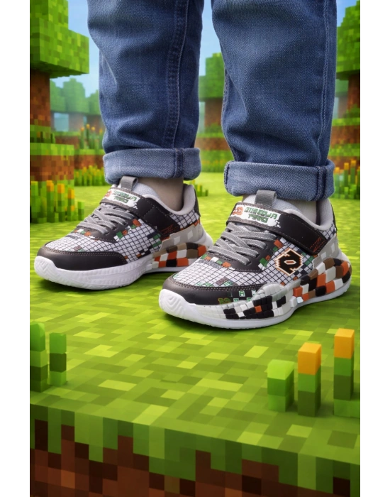Erkek Çocuk Anarok Taban Spor Ayakkabı – Renkli Piksel Desenli, Rahat ve Kaymaz