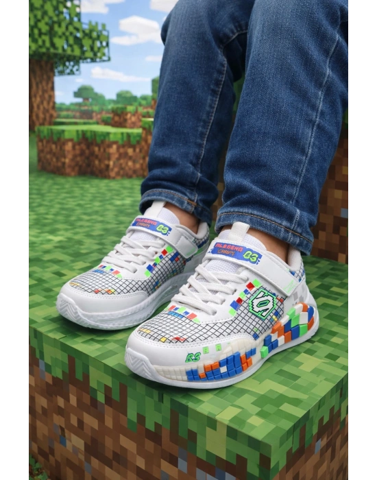 Erkek Çocuk Anarok Taban Spor Ayakkabı – Renkli Piksel Desenli, Rahat ve Kaymaz