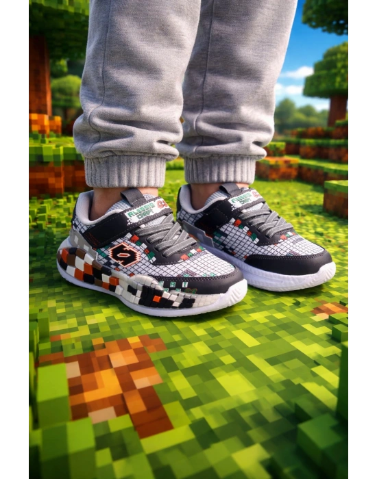 Erkek Çocuk Anarok Taban Spor Ayakkabı – Renkli Piksel Desenli, Rahat ve Kaymaz