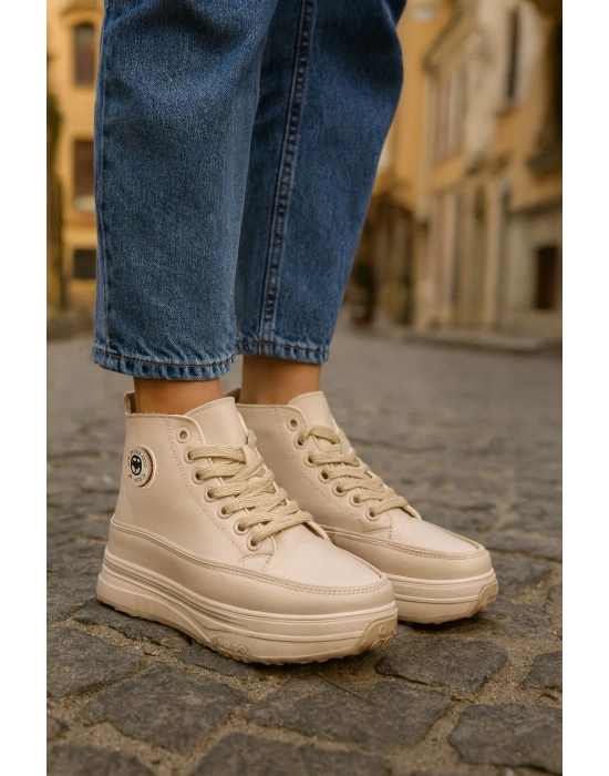 genç kadın Basket Sneakrs Bot