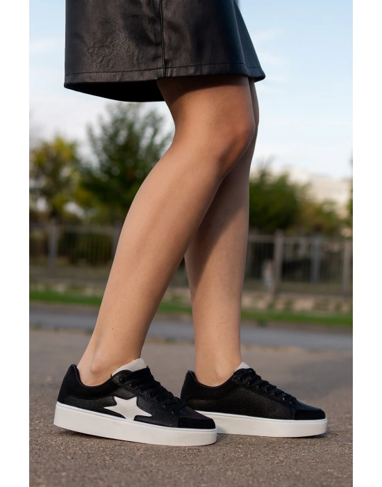 Günlük Kadın Sneaker Bağcıklı Detaylı Yüksek Taban Rahat Ayakkabı