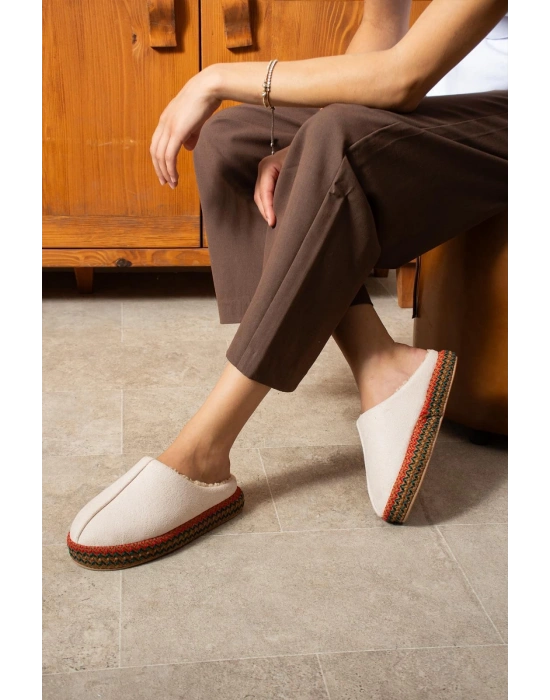 İçi Tüylü Yüksek Tabanlı Kadın Ev Terliği