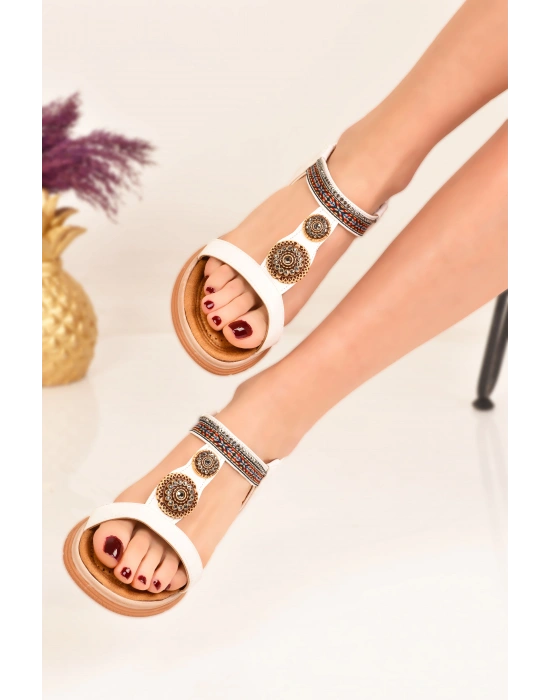 Kadın Aksesuar Detaylı Rahat Sandalet