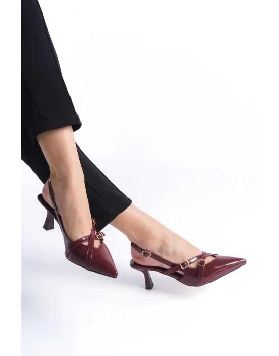 Kadın RuganTokalı Sivri Burun Topuklu Stiletto Ayakkabı