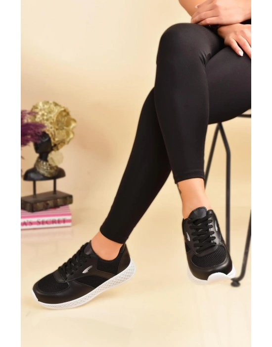 Kalın Taban Fileli Siyah Beyaz Spor Ayakkabı