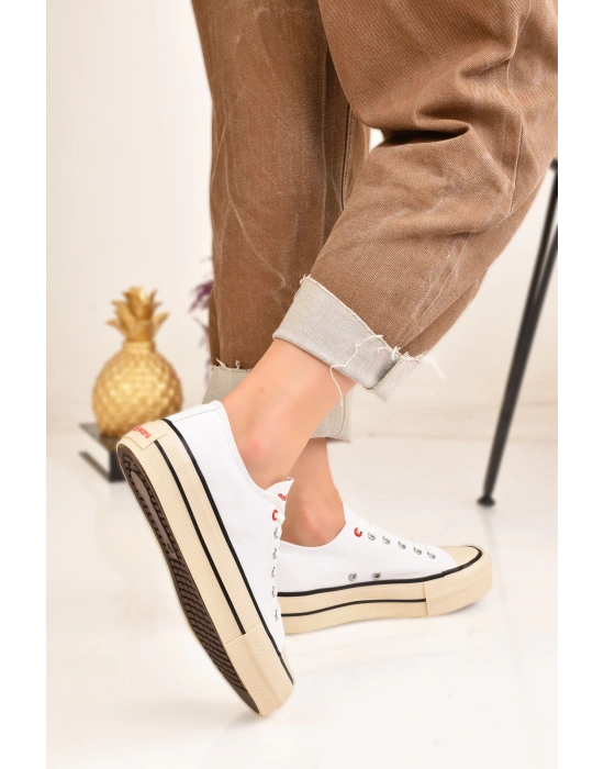 Kısa Keten Bağcıklı Spor Ayakkabı Sneaker