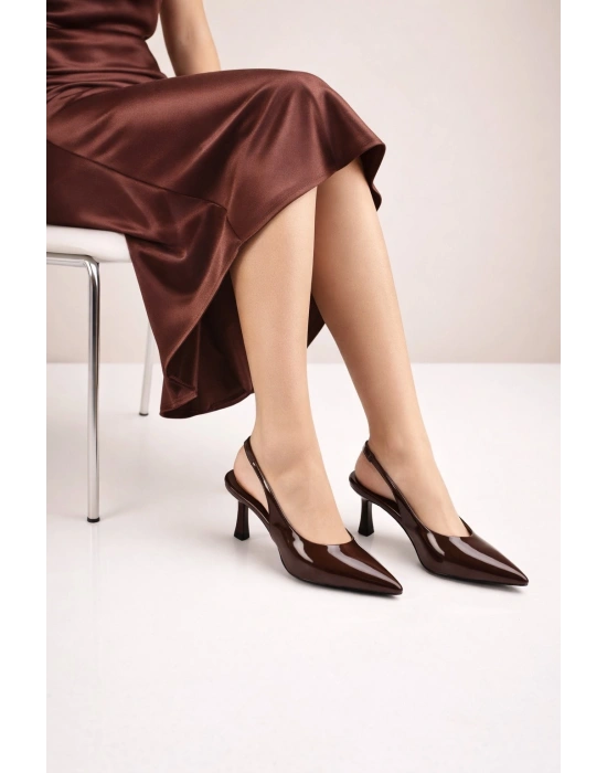 Klasik Zarafet – Rugan Sivri Burun Kadın Topuklu