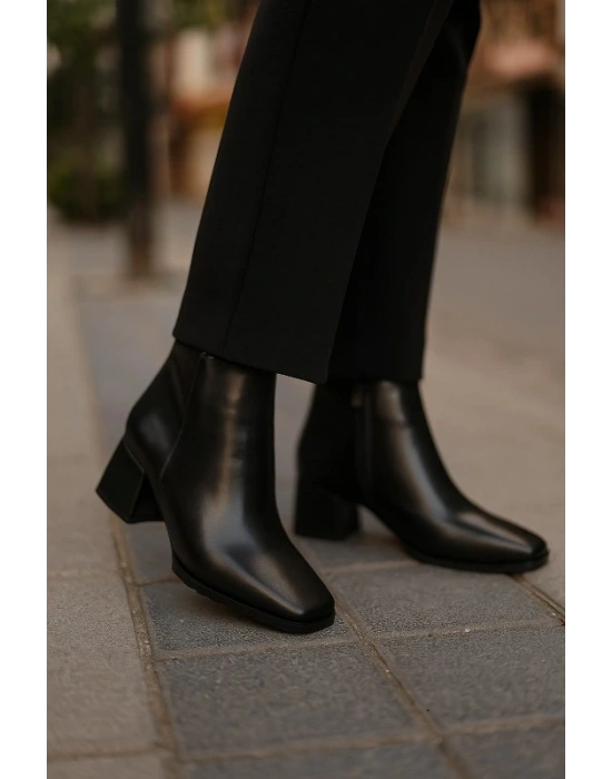 Küt Burunlu Kalın Topuklu Günlük Bot