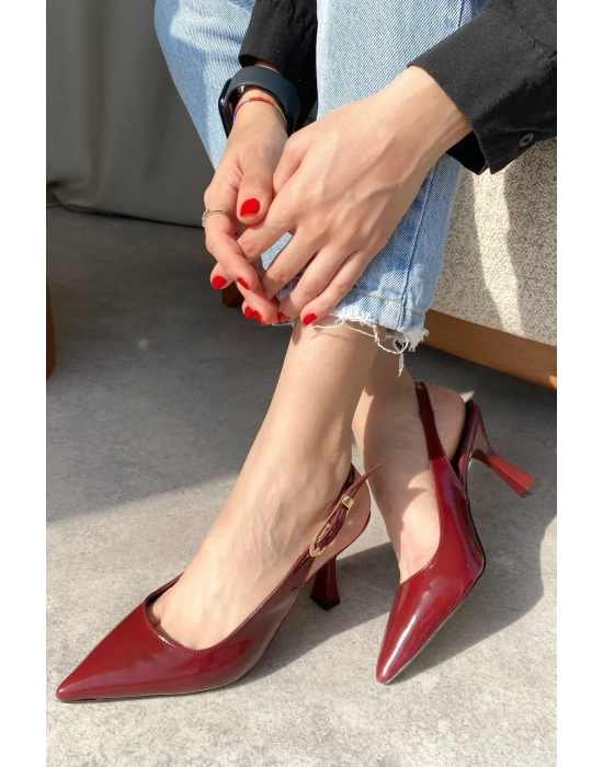 Tokalı Kadın Sivri Topuklu Ayakkabı