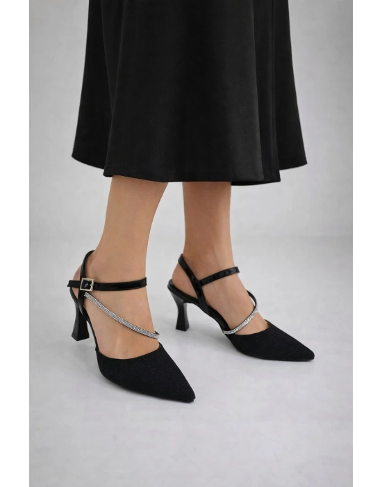 Zarafetin Işıltısı: Simli İnce Topuk Kadın Ayakkabısı