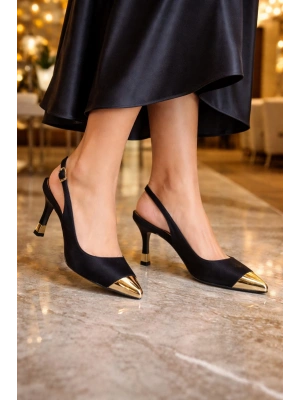 Kadın Sivri Burun Metal Detaylı İnce Topuk Tokalı Ayakkabı