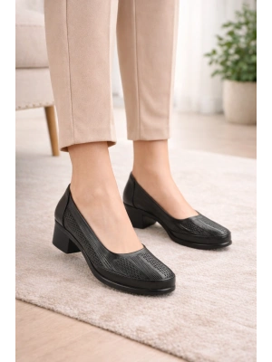 Kadın Siyah Düz Giy-Çık Kısa Topuk Ayakkabı