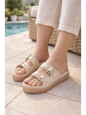 Premium Görünüm: Çiçek Detaylı Taşlı Tokalı Kadın Terlik