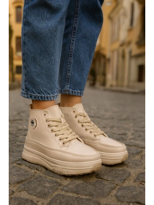 genç kadın Basket Sneakrs Bot