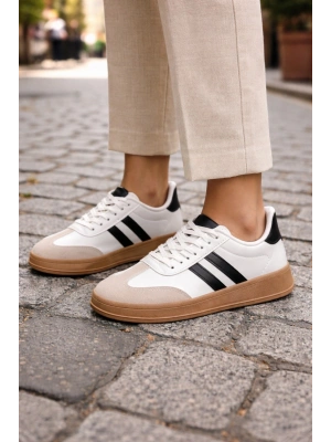 Kadın Günlük Spor Ayakkabı – Siyah Çift Şeritli, Taba Taban, Rahat ve Şık Tasarım