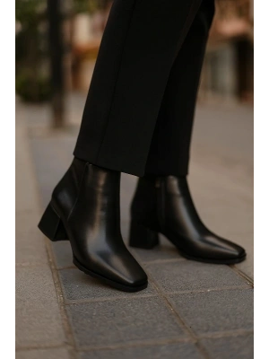 Küt Burunlu Kalın Topuklu Günlük Bot