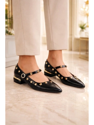 Zarif Detaylı Taş ve Zımba Aksesuarlı Babet Ayakkabı