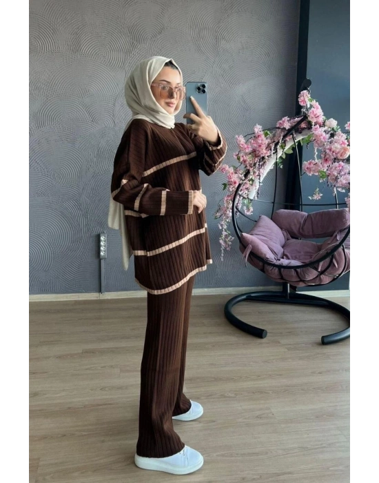 İki Renkli Triko Takım Kahverengi