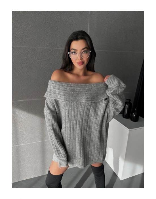 Gri Kadin Omuzları Açık Oversize Triko Kazak