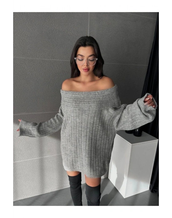 Gri Kadin Omuzları Açık Oversize Triko Kazak